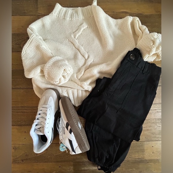 BLACK Cargo Loose Pants Grunge Y2K
adjustable hem ties and elastic back waist - Picture 2 of 13